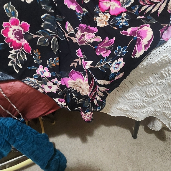 Jessica Simpson Black Floral Maxi Skirt With Varied Length Hem - Picture 2 of 4